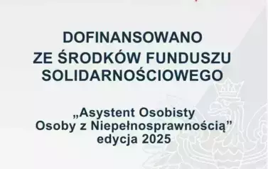 Na grafice, na szarym tle z wizerunkiem godła Rzeczypospolitej Polskiej;  znajduje się informacja o treści: dofinansowano ze środk&oacute;w funduszu solidarnościowego &bdquo;Asystent Osobisty Osoby z Niepełnosprawnością&rdquo; edycja 2025, dofinansowanie 36 848,52zł, całkow