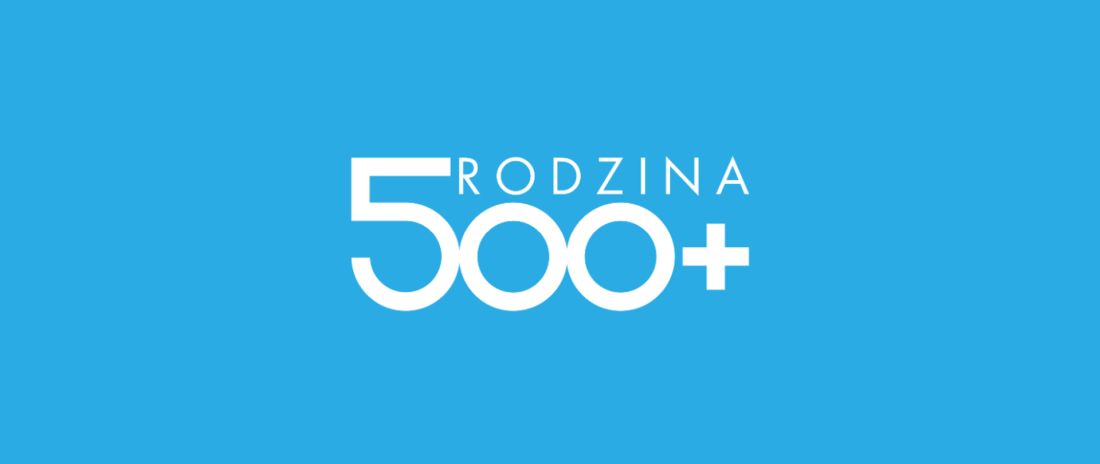 Niebieskie tło, na&nbsp;tle którego widnieje biały napis Rodzina 500 plus