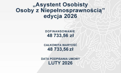 Na grafice, na szarym tle z wizerunkiem godła Rzeczypospolitej Polskiej; znajduje się informacja o treści: dofinansowano ze środków funduszu solidarnościowego „Asystent Osobisty Osoby z Niepełnosprawnością” edycja 2026, dofinansowanie 48 733,56zł, całkowi